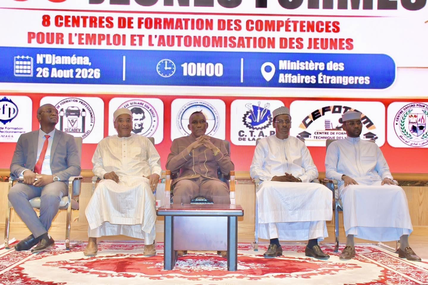 Cérémonie de remise des attestations et kits à 460 jeunes de la ville de N’Djamena, formés par 8 centres de formation.