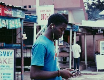Rencontre des jeunes dans le milieu urbain